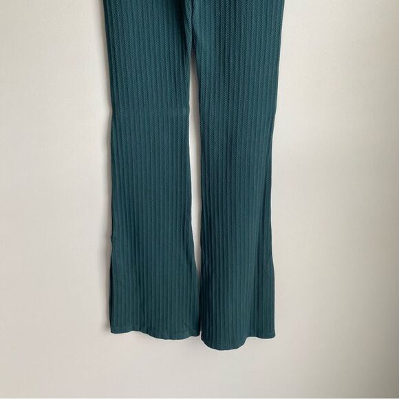 PINK SOFT SEAMLESS CABLE FLARE LEGGINGS - Picture 6 of 8